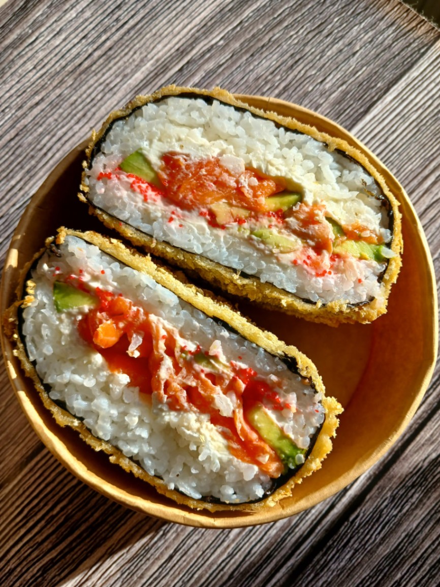 Суші бургер з лососем