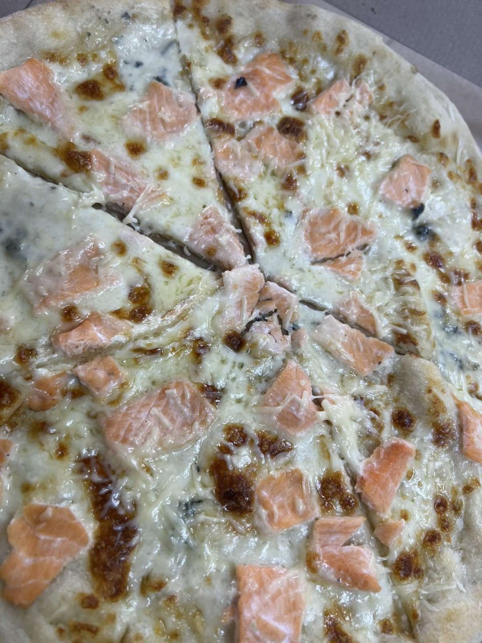 Піца з лососем