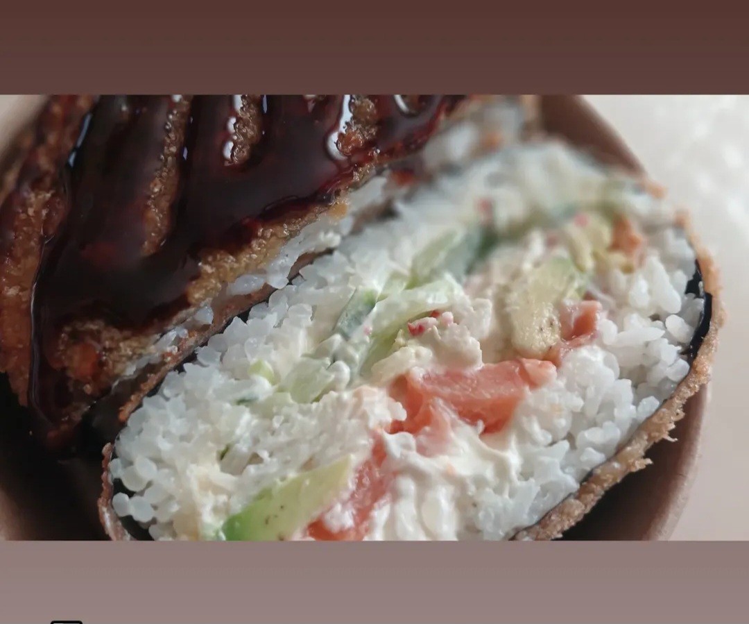 Суші бургер з лососем та сніжним крабом