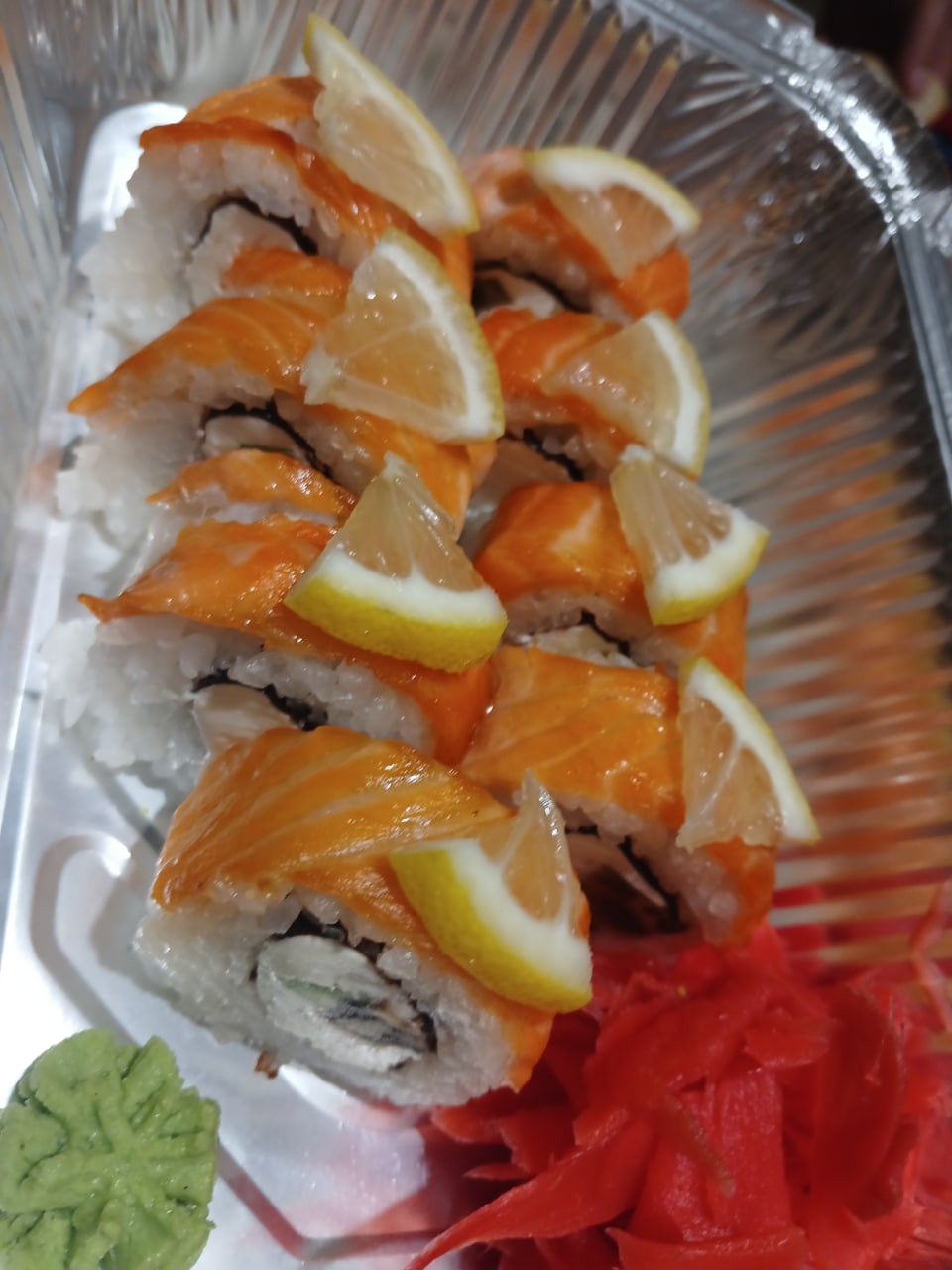 Запечена філадельфія з лососем та авокадо