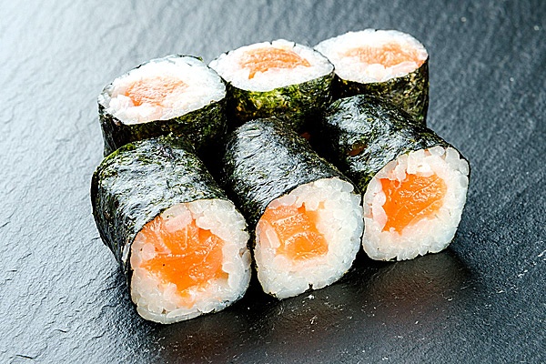 Макі з лососем