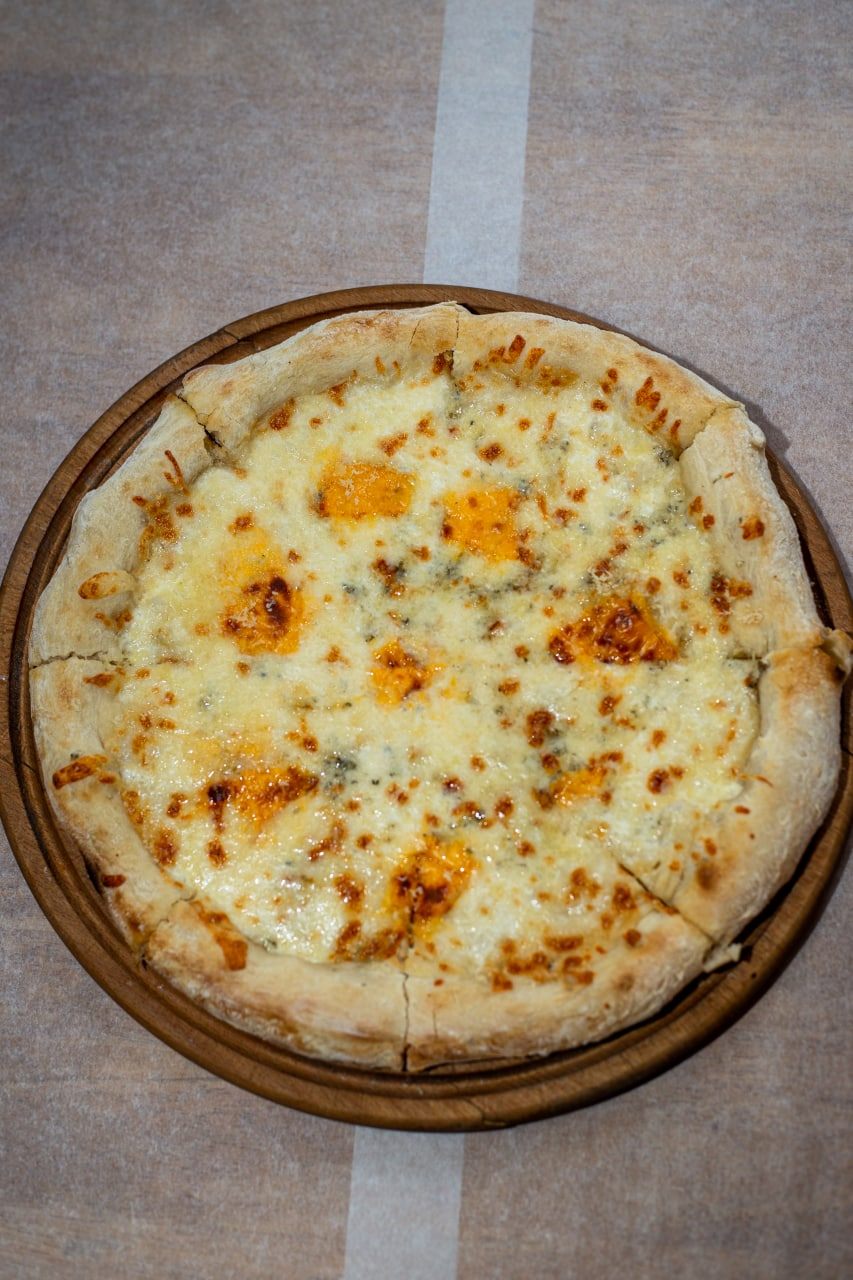 Піца супер сирна