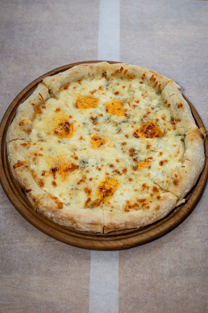 Піца супер сирна