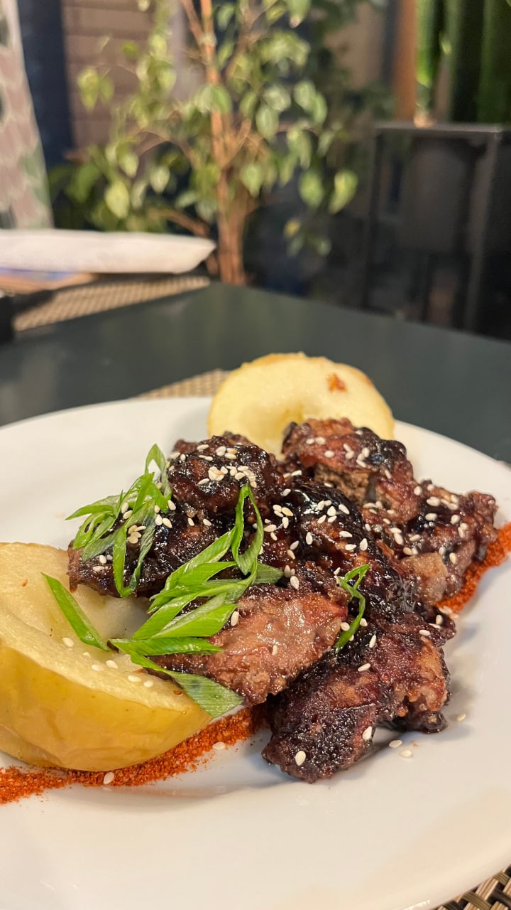 Печінка куряча з яблуками в соусі Теріяки