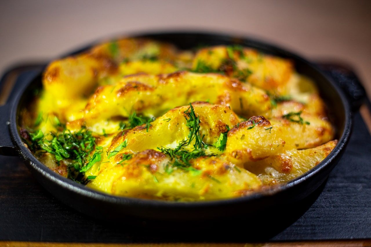 Картопля запечена з сиром