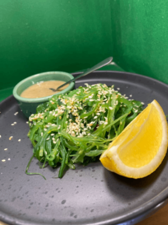 Салат Чука з горіховим соусом