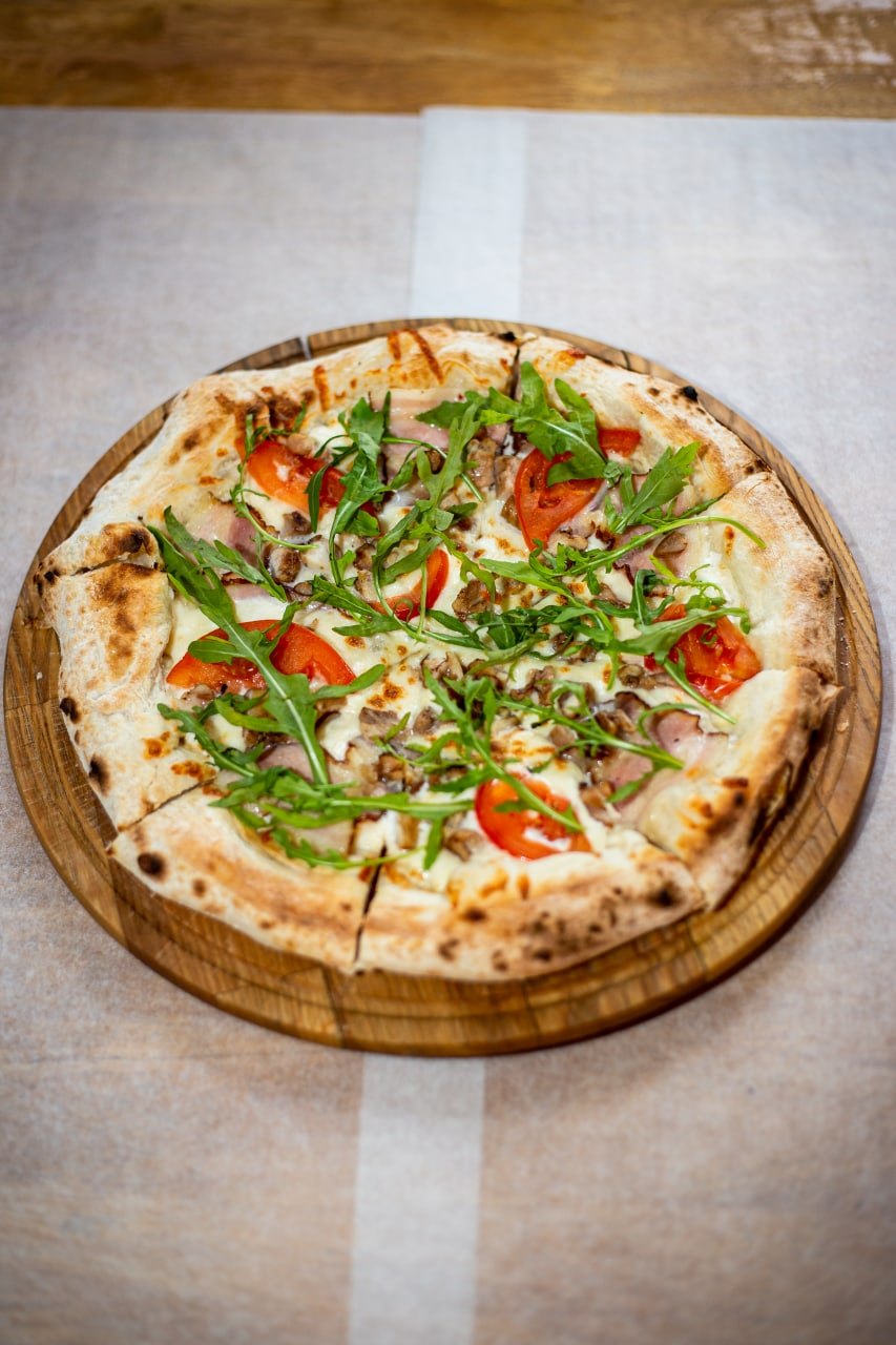 Піца з куркою та беконом