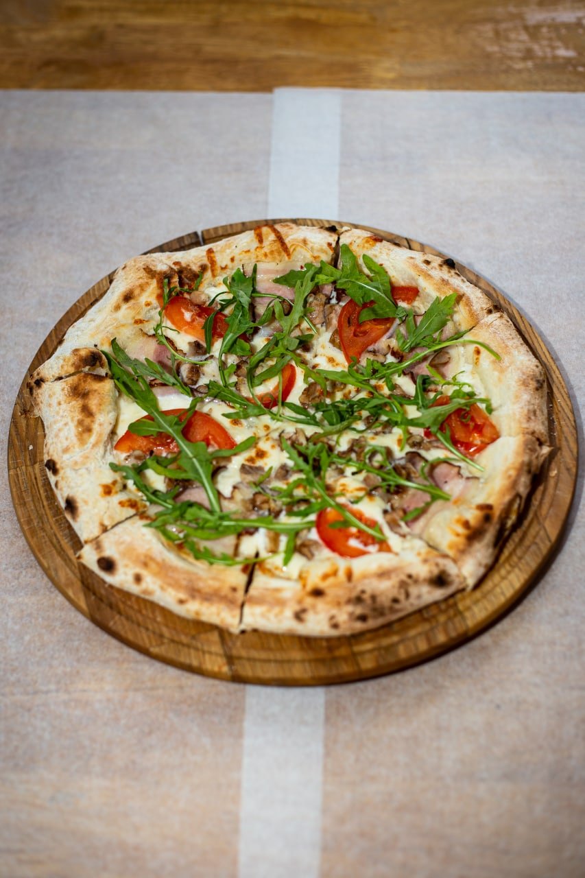 Піца з куркою та беконом