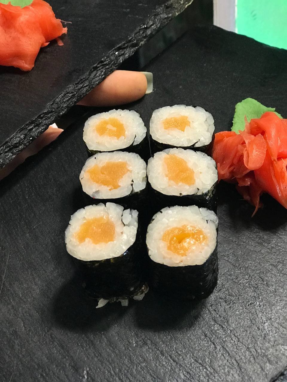 Хосомакі з лососем с/с