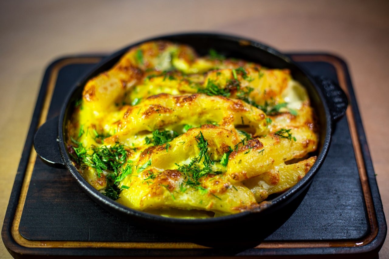 Картопля запечена з сиром