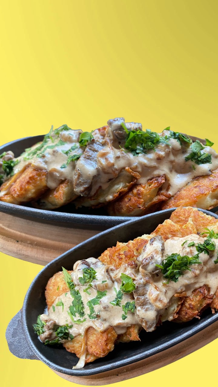 Деруни з грибним соусом